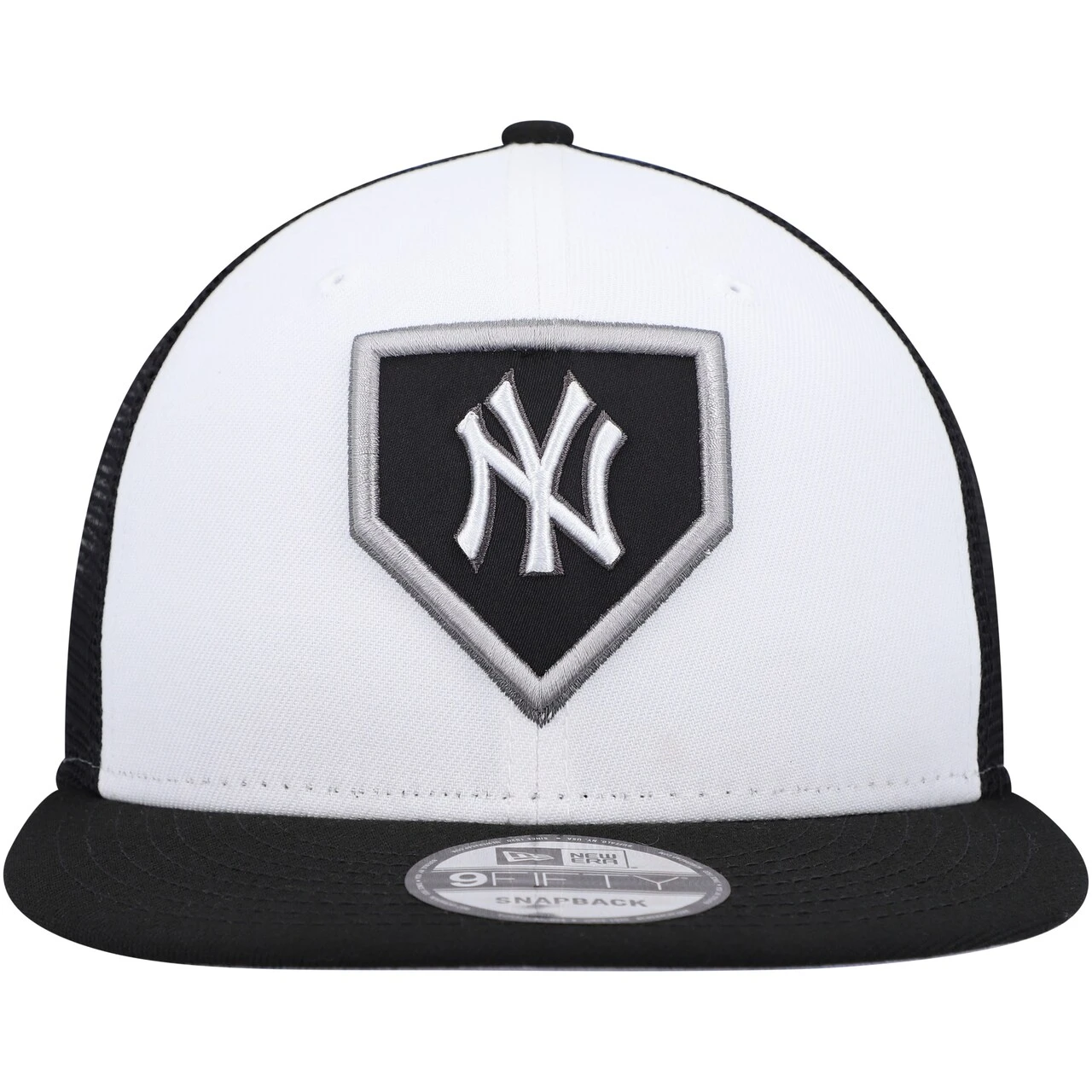 Men's New York Yankees New Era White/Black 2022 Clubhouse Trucker 9FIFTY Snapback Hat 2 Men's New York Yankees New Era White/Black 2022 Clubhouse Trucker 9FIFTY Snapback Hat - Image 2