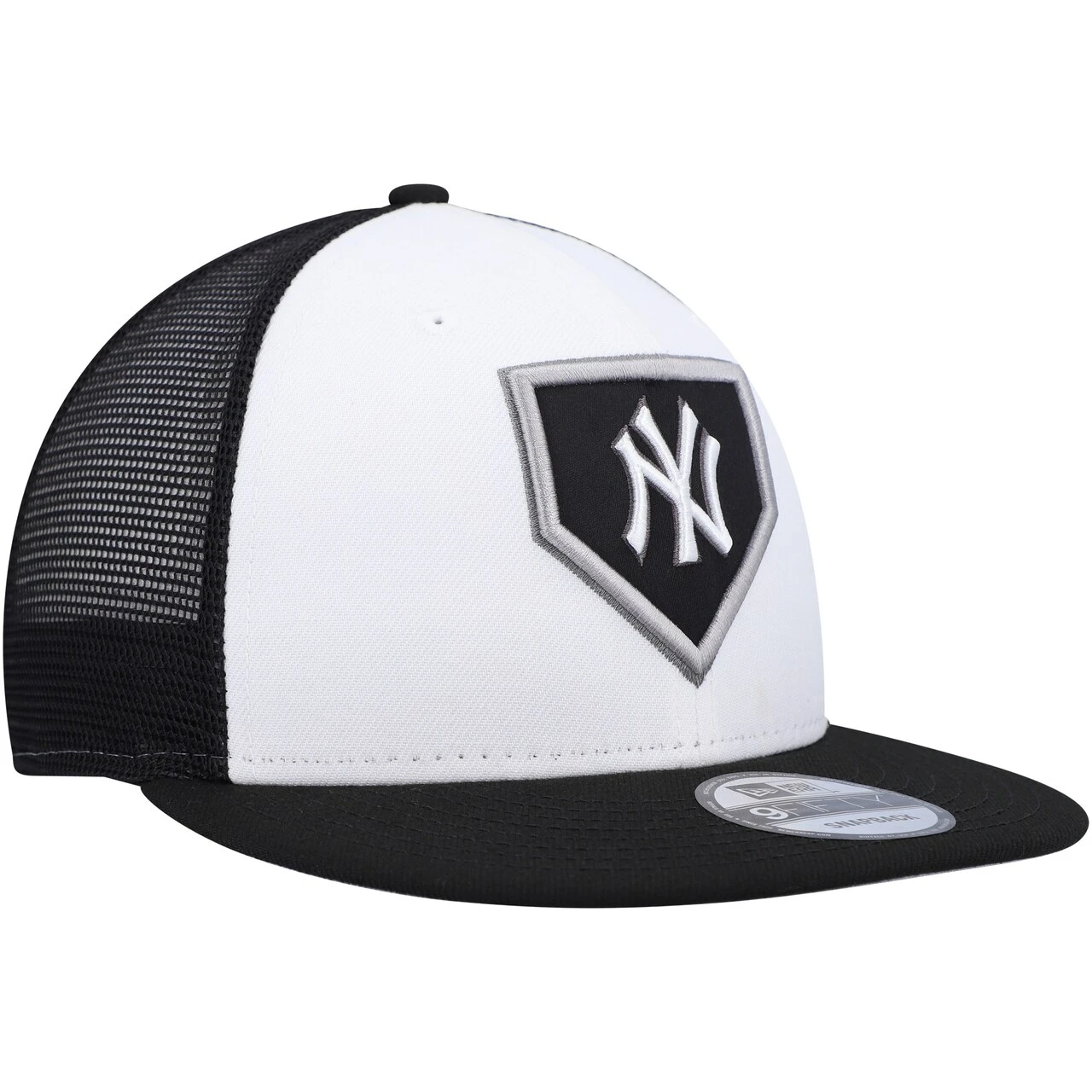 Men's New York Yankees New Era White/Black 2022 Clubhouse Trucker 9FIFTY Snapback Hat 3 Men's New York Yankees New Era White/Black 2022 Clubhouse Trucker 9FIFTY Snapback Hat - Image 3
