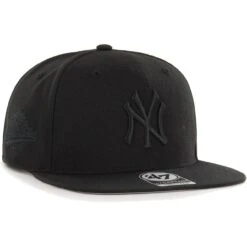 Men's New York Yankees '47 Black On Black Sure Shot Captain Snapback Hat