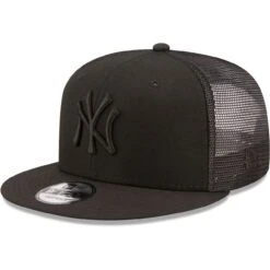 Men's New York Yankees New Era Blackout Trucker 9FIFTY Snapback Hat